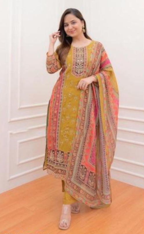 Aagyeyi Voguish Women Kurta Sets